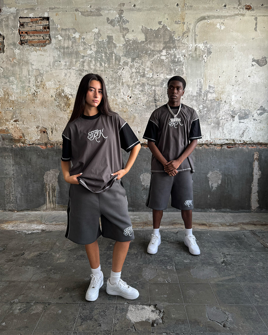 SCRIPT CONTRAST T-SHIRT
